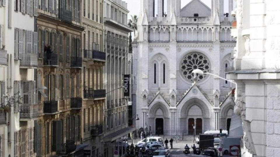 Terrorismo a Nizza Decapitati in chiesa L’assassino sbarcato a Lampedusa Terrorismo a Nizza Decapitati in chiesa L’assassino sbarcato a Lampedusa