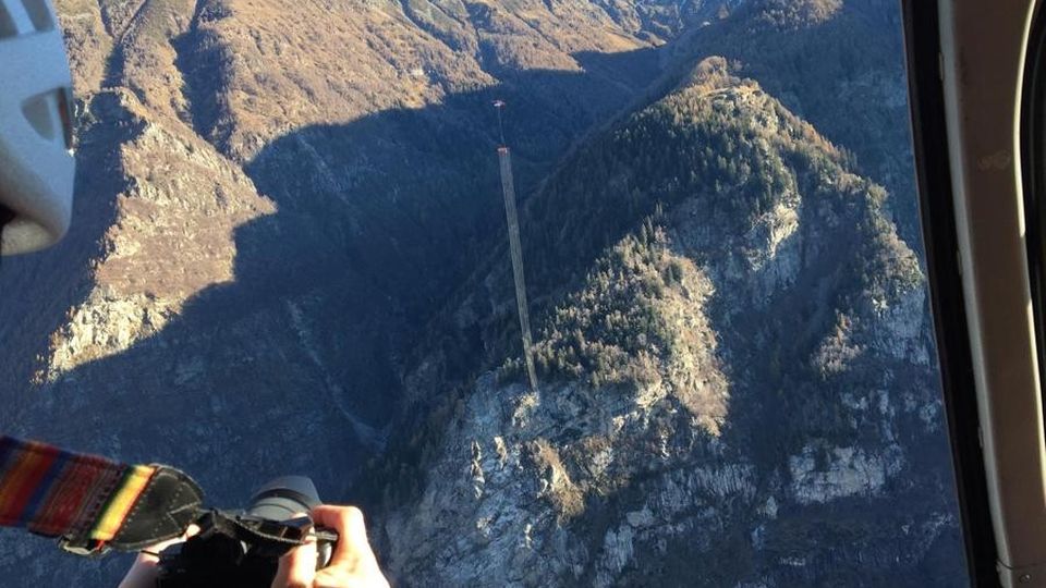 Una rete sulla frana Spettacolo dal cielo sopra Gallivaggio Una rete sulla frana Spettacolo dal cielo sopra Gallivaggio