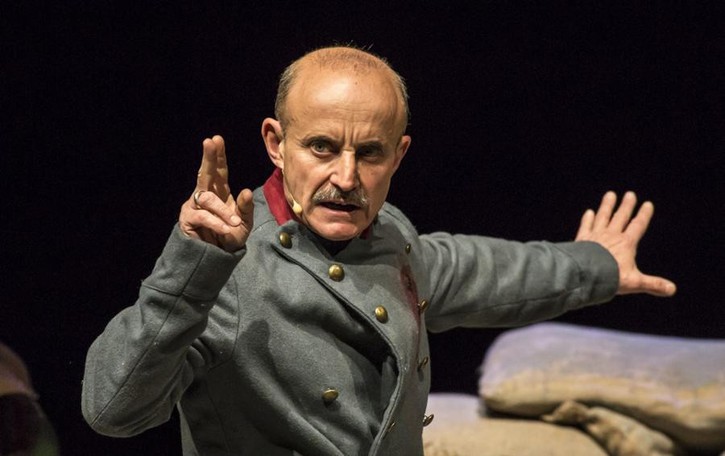 L’attore Giuseppe Cederna «Chiudere un teatro è spegnere un fuoco»