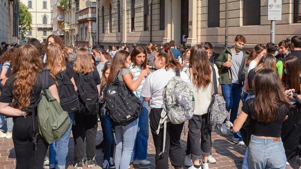 La scuola va avanti Iscrizioni dal 4 gennaio La scuola va avanti Iscrizioni dal 4 gennaio