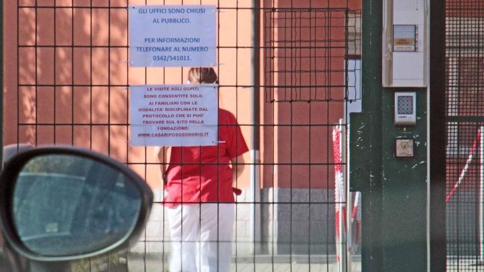 Case per anziani Covid, in due mesi casi raddoppiati Case per anziani Covid, in due mesi casi raddoppiati