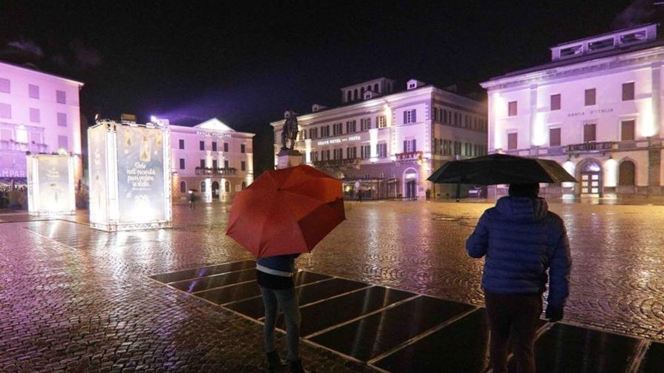 Sondrio, luci di Natale Per ora solo una prova Sondrio, luci di Natale Per ora solo una prova