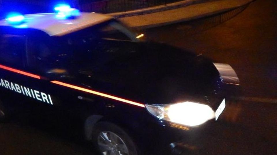 Manda alla ex un selfie in cui è armato di pistola Ardenno, arrestato per stalking Manda alla ex un selfie in cui è armato di pistola Ardenno, arrestato per stalking