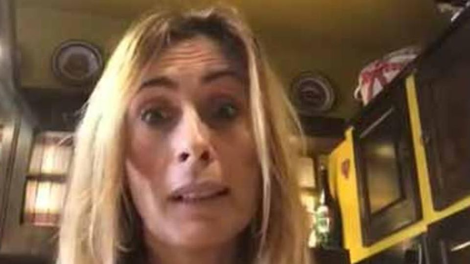 Il video della maestra Elena Il virus diventa una favola Il video della maestra Elena Il virus diventa una favola