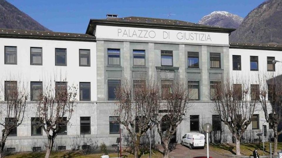 Foto e ricatto a luci rosse Condanne per 15 anni Foto e ricatto a luci rosse Condanne per 15 anni