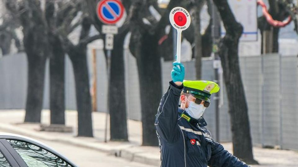 Emergenza coronavirus Nuova ordinanza: attività all’aperto solo vicino alla propria abitazione Emergenza coronavirus Nuova ordinanza: attività all’aperto solo vicino alla propria abitazione