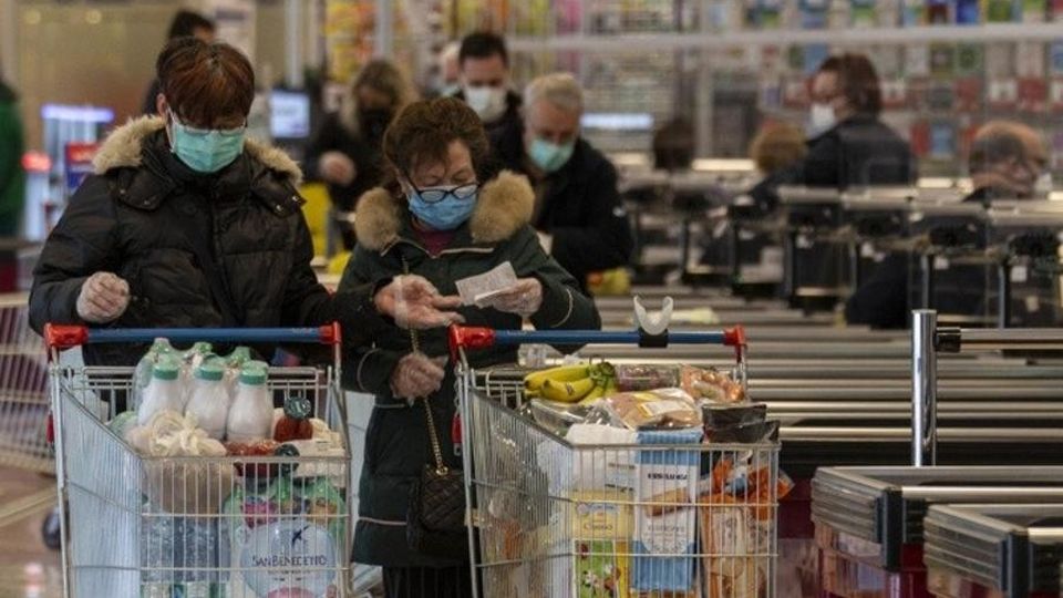 Coronavirus: curva piatta «Riapertura impensabile» Coronavirus: curva piatta «Riapertura impensabile»