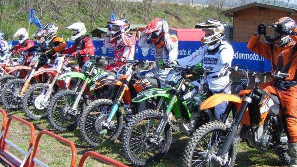 Motocross, enduro e trial chiedono strada Motocross, enduro e trial chiedono strada