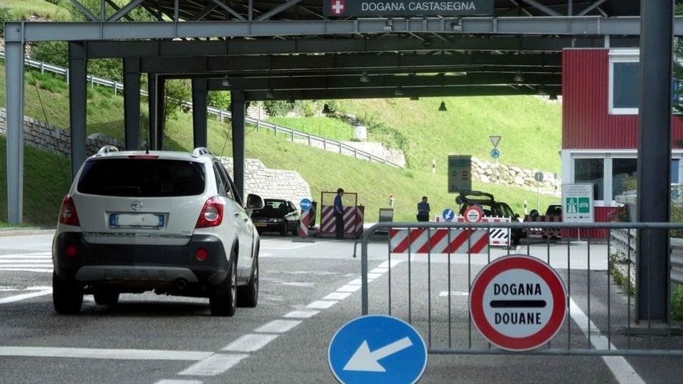 Il governo dei Grigioni: le frontiere devono restare aperte Il governo dei Grigioni: le frontiere devono restare aperte