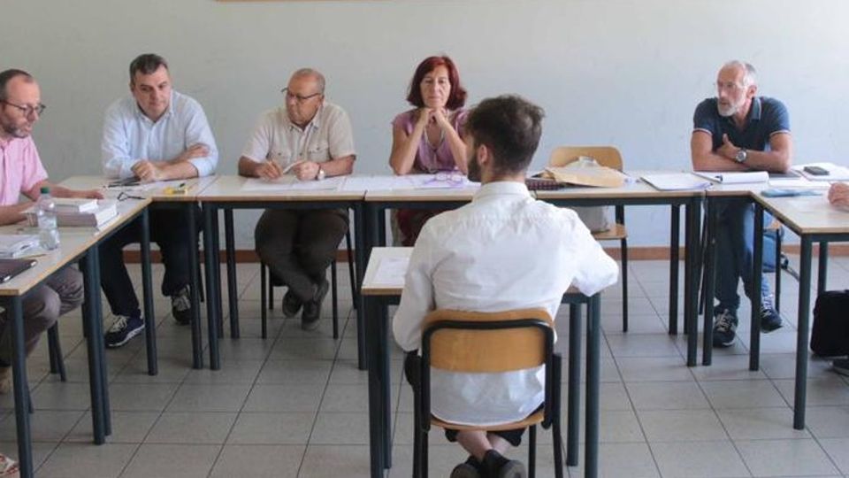 Ci siamo, è il primo giorno di esami Alla maturità c’è il “maxi colloquio” Ci siamo, è il primo giorno di esami Alla maturità c’è il “maxi colloquio”