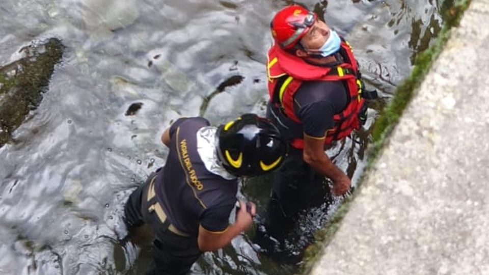 Gli occhiali nel torrente Turista chiama i soccorsi Un’ora per recuperarli Gli occhiali nel torrente Turista chiama i soccorsi Un’ora per recuperarli