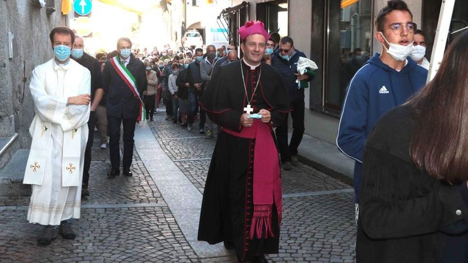 Berbenno, il ritorno del vescovo Festa per monsignor Giorgio Barbetta Berbenno, il ritorno del vescovo Festa per monsignor Giorgio Barbetta