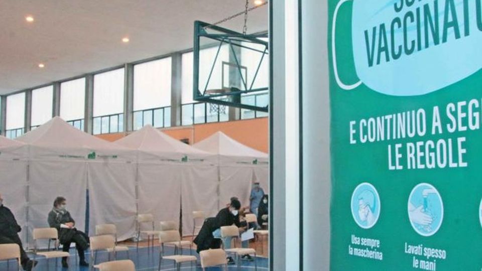 Vaccini in via Tirano «Tutto liscio» Vaccini in via Tirano «Tutto liscio»