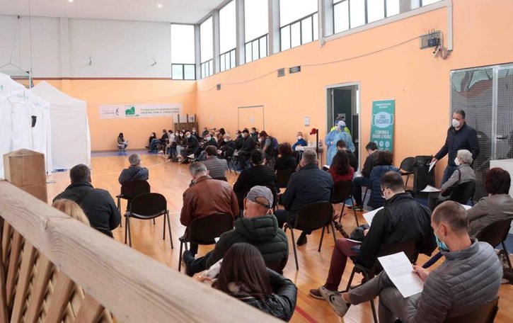 Primo rinforzo per le vaccinazioni Ecco 148 ore in più