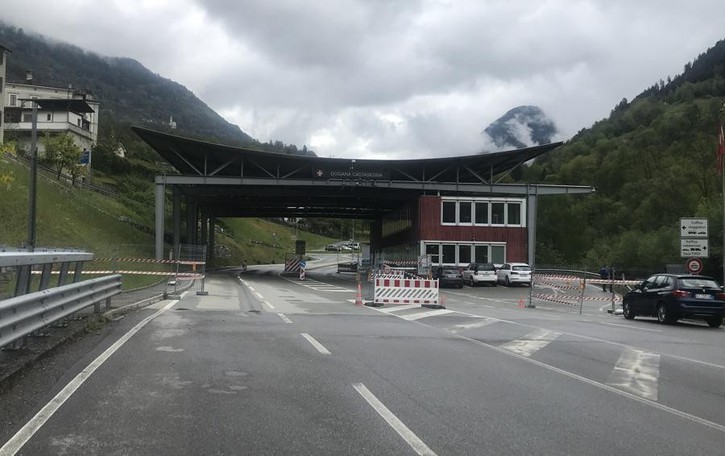Svizzera, restrizioni E l’invito di Berna «Lavorate da casa»