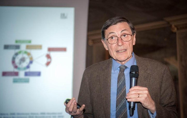 Mantovani: «Servono più vaccini E Astra Zeneca va bene per tutti»