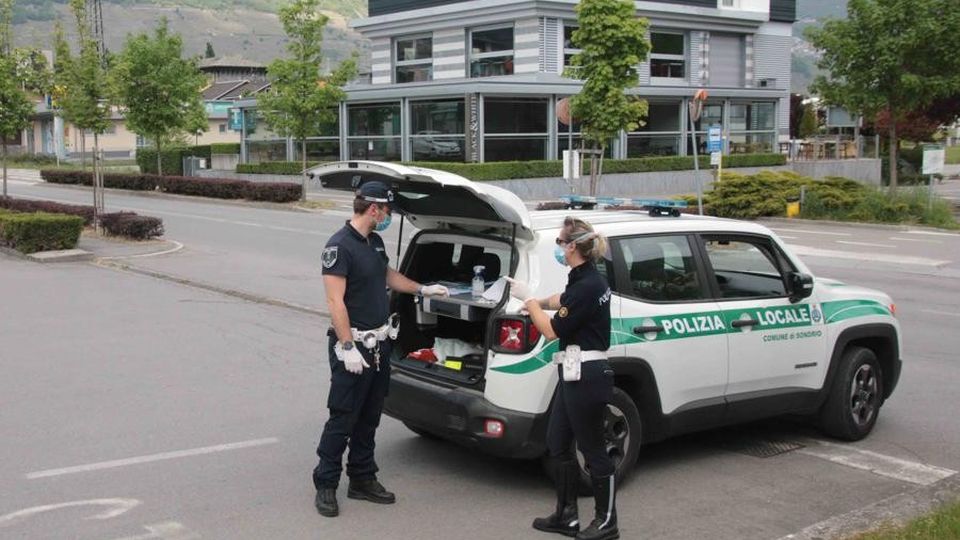 Vigili, multe dimezzate per sosta e velocità E tanta attività Covid Vigili, multe dimezzate per sosta e velocità E tanta attività Covid