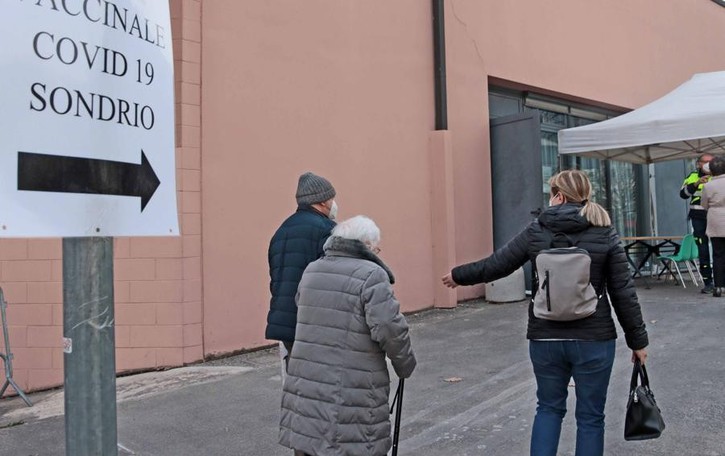 Caos vaccinazioni Fontana si difende