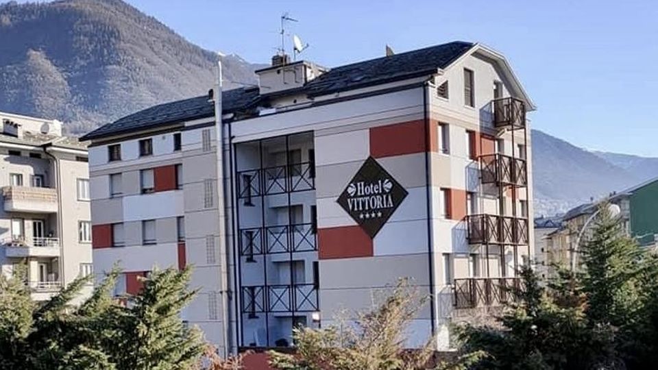Sondrio, chiude l’hotel Vittoria «In ginocchio per la pandemia» Sondrio, chiude l’hotel Vittoria «In ginocchio per la pandemia»
