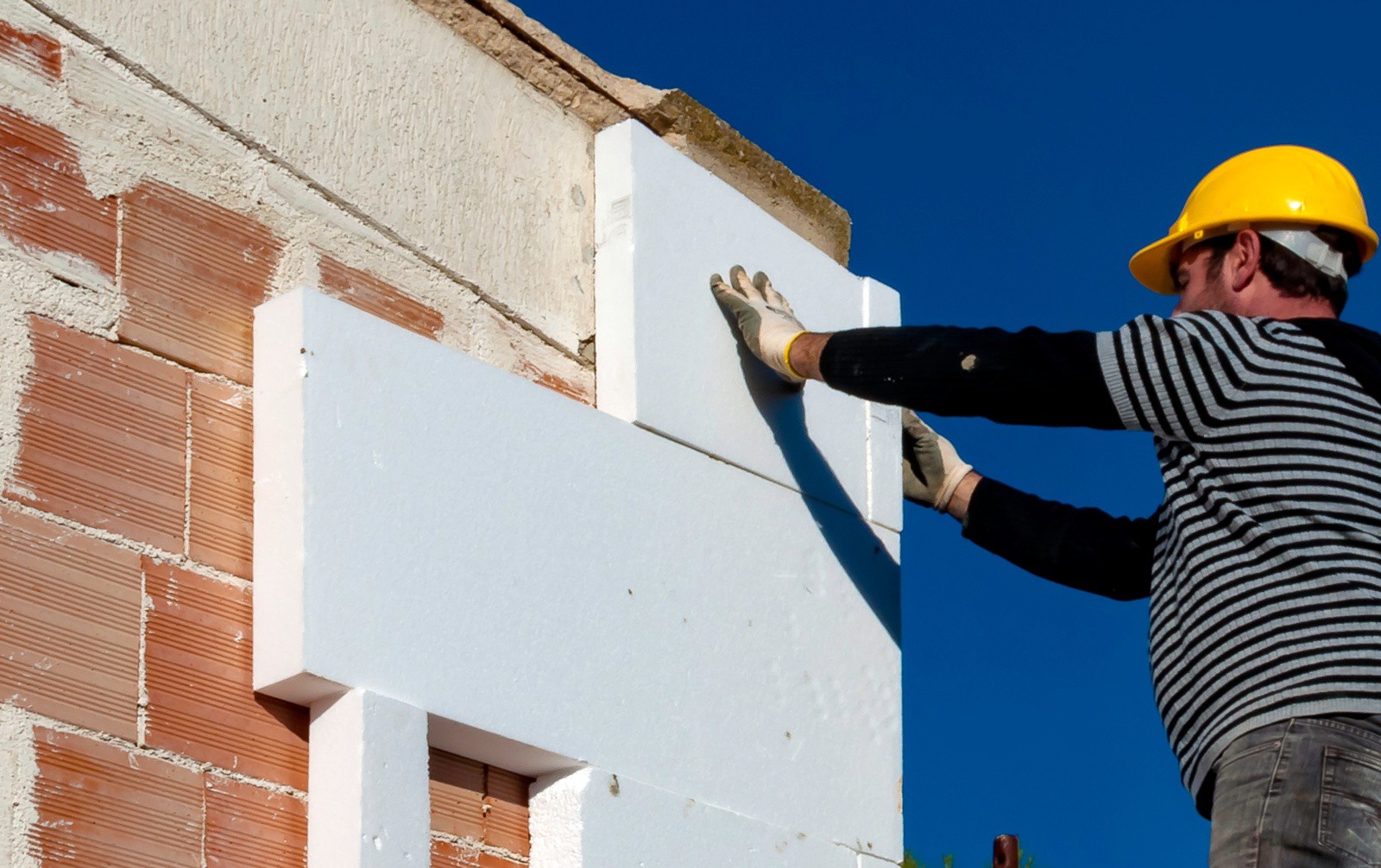 Bonus 110%: caldaie, serramenti e cappotto interno insieme sono ammessi