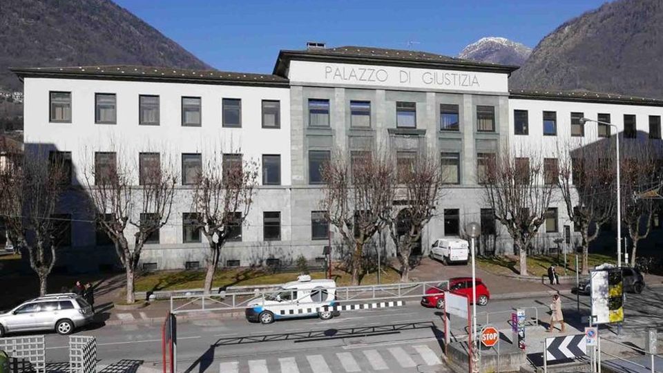 La sentenza per il prof “bullizzato” «Dai genitori educazione inadeguata» La sentenza per il prof “bullizzato” «Dai genitori educazione inadeguata»