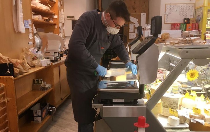 Chiuso il Crai di Prosto I gestori contagiati «Dovevano vaccinarci prima»