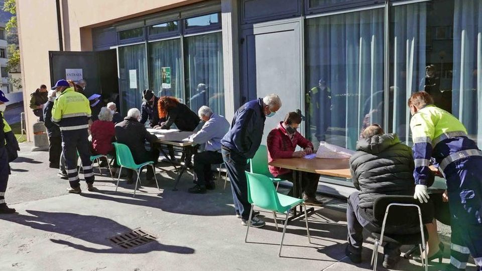 I dati sulle vaccinazioni In provincia dosi a uno su cinque Siamo terzi in Lombardia I dati sulle vaccinazioni In provincia dosi a uno su cinque Siamo terzi in Lombardia