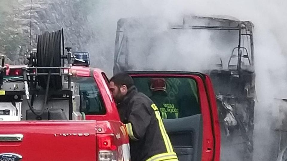 Autobus in fiamme Cause da chiarire «Aveva solo 4 anni» Autobus in fiamme Cause da chiarire «Aveva solo 4 anni»