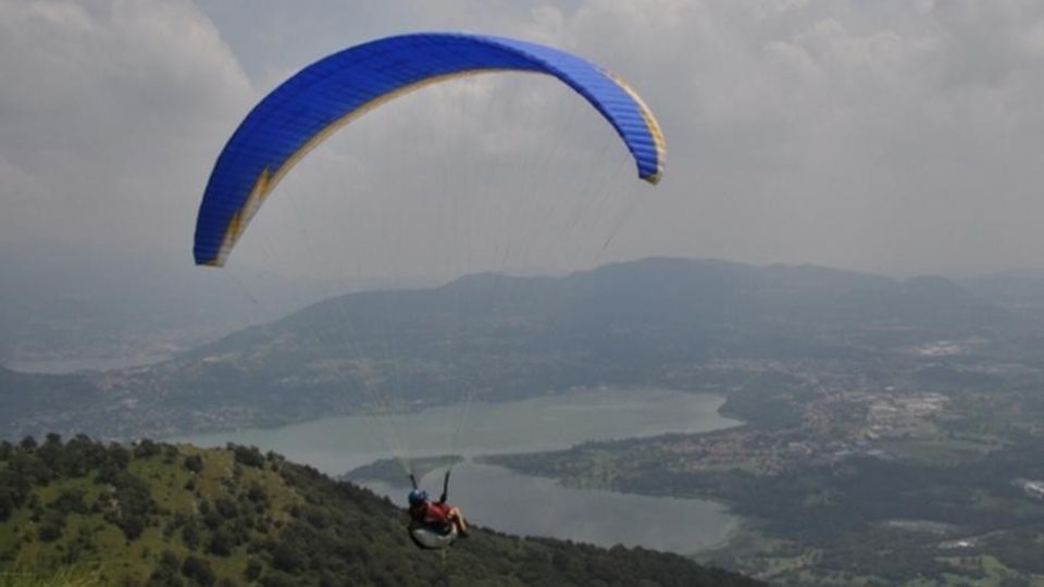 In difficoltà con il parapendio Brutto atterraggio, ma è salvo In difficoltà con il parapendio Brutto atterraggio, ma è salvo