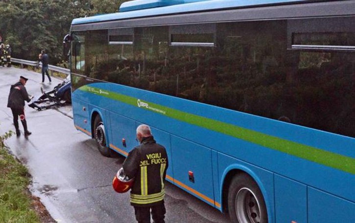 Lo strazio dei familiari In attesa per i funerali