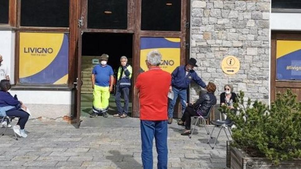 Vax day a Livigno tutto esaurito E 400 in attesa Vax day a Livigno tutto esaurito E 400 in attesa