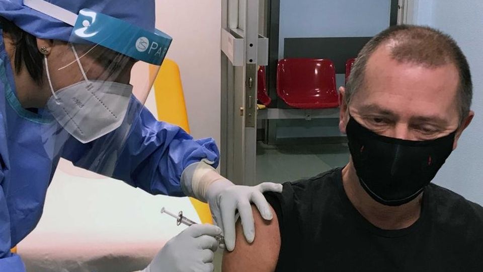 Sondrio, cinque infermieri no vax sospesi e senza stipendio Sondrio, cinque infermieri no vax sospesi e senza stipendio