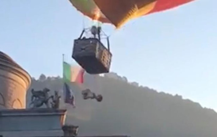 Il giallo dei permessi per la mongolfiera (video) «Luogo non adatto»