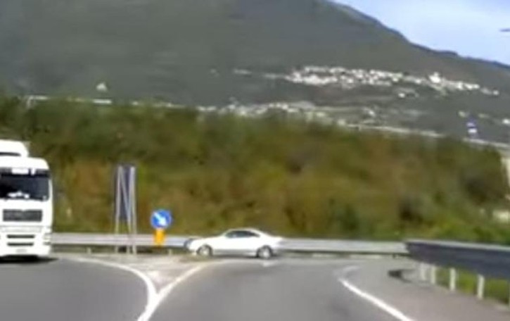 Due casi in pochi giorni Auto contromano all’uscita della nuova 38