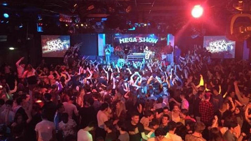 Si torna in discoteca Dopo venti mesi riapre il Megashow Si torna in discoteca Dopo venti mesi riapre il Megashow
