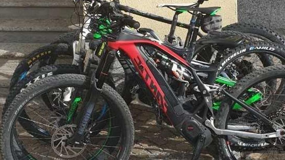 Ruba bici elettriche ma viene scoperto Botte al proprietario Ruba bici elettriche ma viene scoperto Botte al proprietario