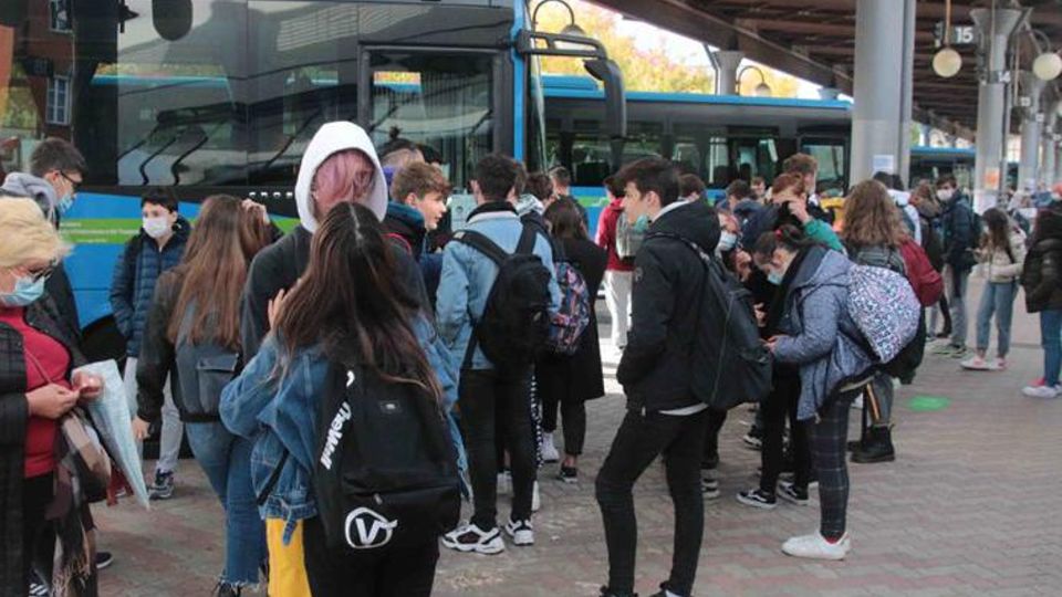 Scuola, 3.500 studenti costretti a casa Scuola, 3.500 studenti costretti a casa