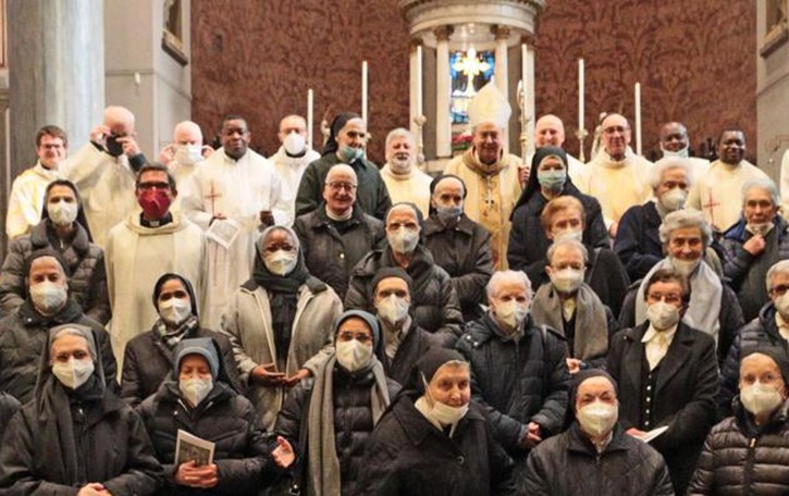 Il vescovo ai religiosi «Nuova mentalità per la pastorale»