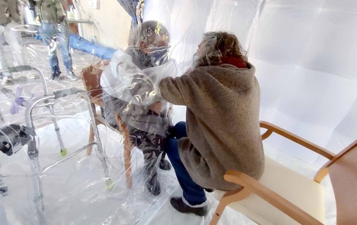 Ospiti contagiati Allarme nelle Rsa stop alle visite