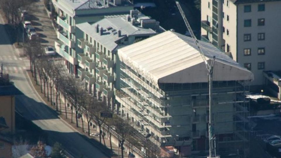 Palazzo in fiamme Poi tre anni di gelo Palazzo in fiamme Poi tre anni di gelo