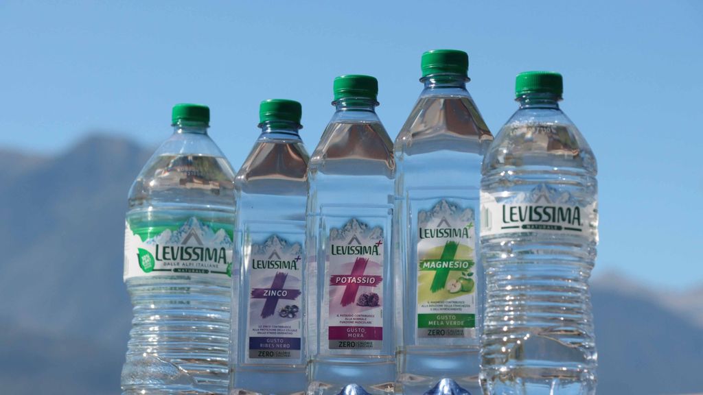 Levissima, addio alle bottiglie di vetro Levissima, addio alle bottiglie di vetro