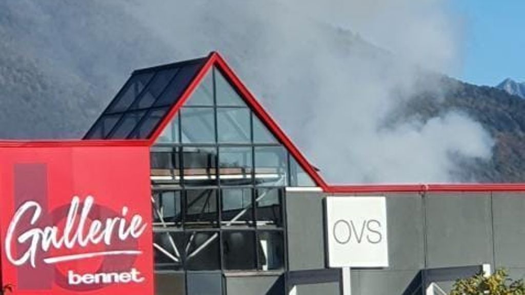 Incendio al forno del pane, evacuato il Bennet di Erba Incendio al forno del pane, evacuato il Bennet di Erba