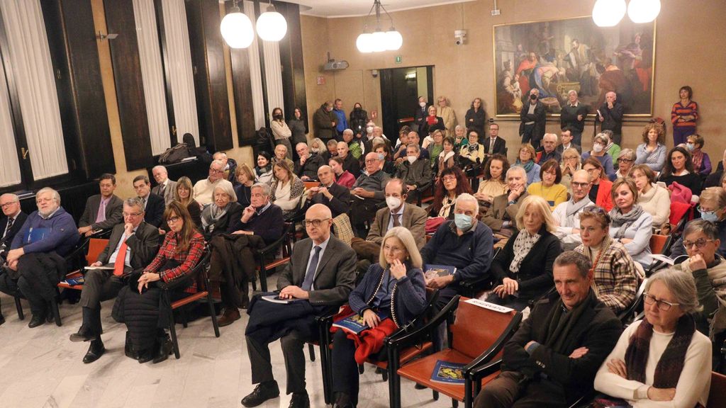 L’elettroshock in un libro f irmato dal medico scrittore Carlo Patriarca L’elettroshock in un libro f irmato dal medico scrittore Carlo Patriarca