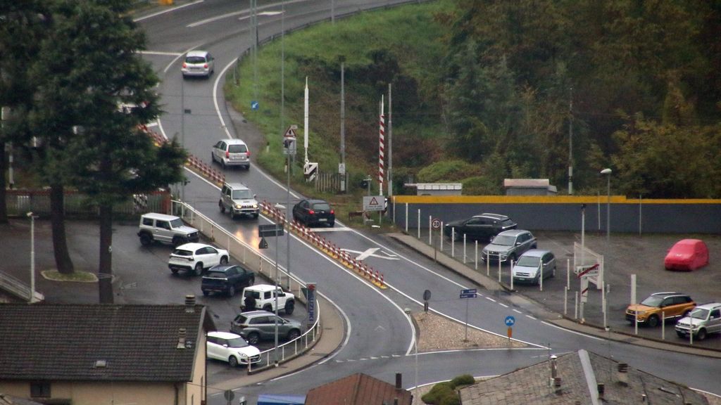 Treni sotto accusa. Ritardi cronici, passaggi a livello guasti e gradimento basso Treni sotto accusa. Ritardi cronici, passaggi a livello guasti e gradimento basso