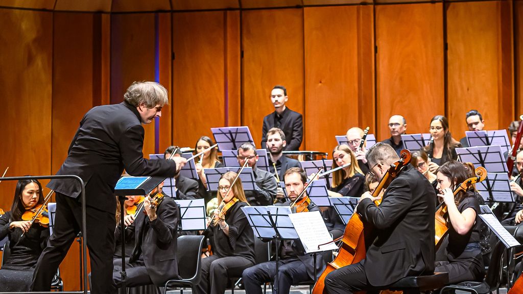 Violino e violoncello, un dialogo felice sul palco del Sociale Violino e violoncello, un dialogo felice sul palco del Sociale