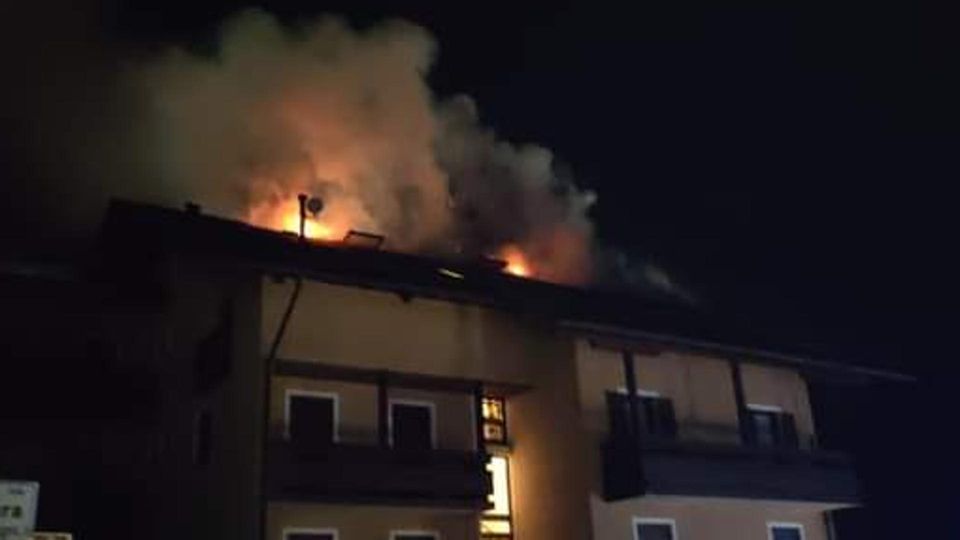 Paura a Valdidentro Tre appartamenti distrutti dalle fiamme Paura a Valdidentro Tre appartamenti distrutti dalle fiamme