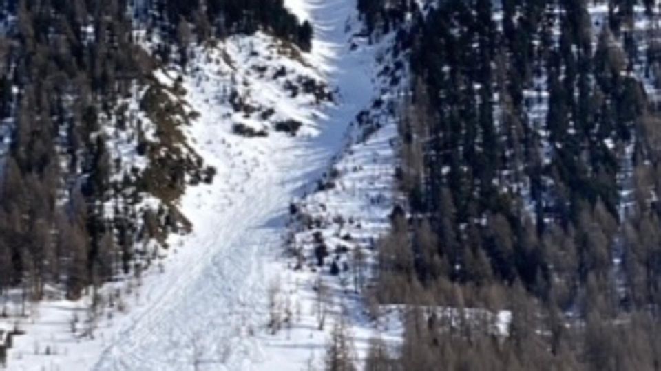 Escursionisti travolti da una valanga Livigno, salvi grazie all’attrezzatura Escursionisti travolti da una valanga Livigno, salvi grazie all’attrezzatura