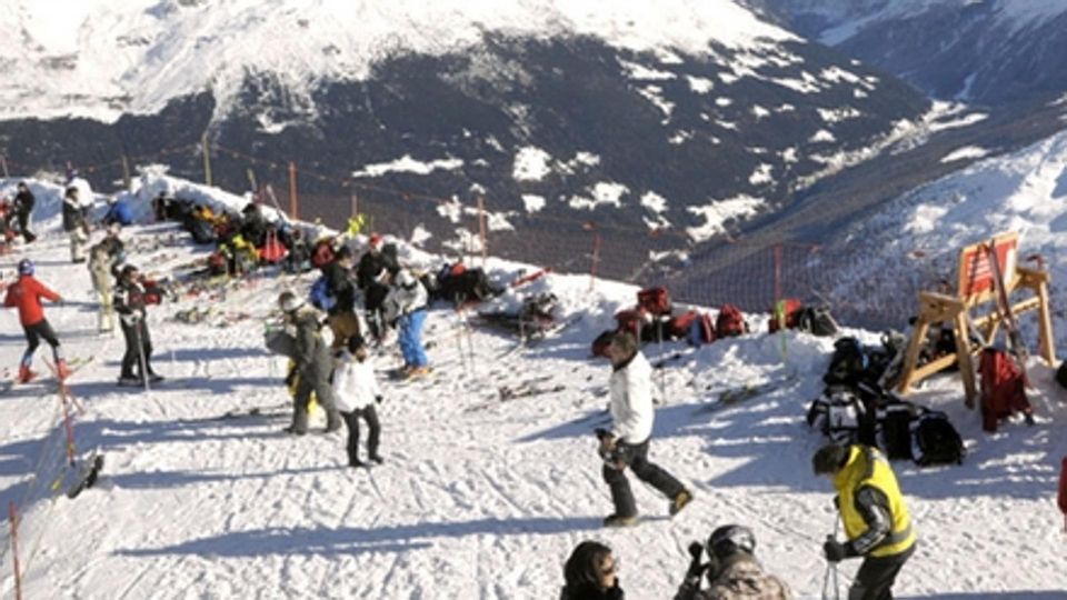 Esce di pista con gli sci e batte la testa Muore pensionato a Bormio Esce di pista con gli sci e batte la testa Muore pensionato a Bormio