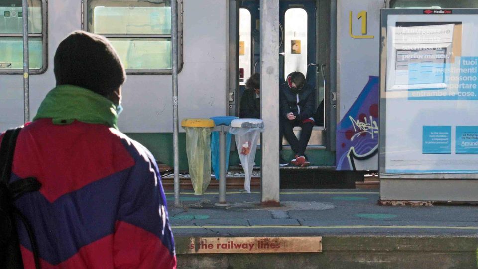 Un’odissea sui binari «Tre ore e mezza per arrivare a Milano» Un’odissea sui binari «Tre ore e mezza per arrivare a Milano»