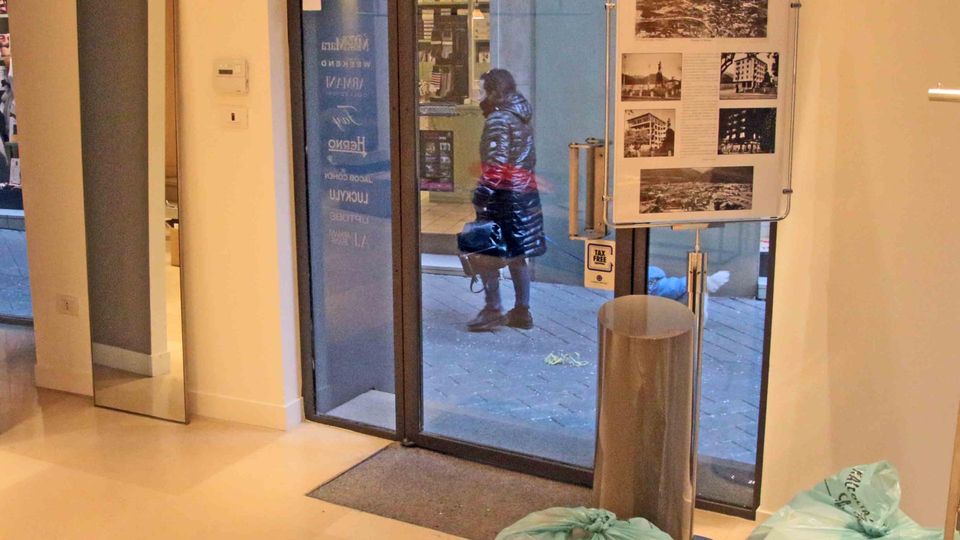 Negozi in crisi «Eventi, nuovi orari e tessere fedeltà» Negozi in crisi «Eventi, nuovi orari e tessere fedeltà»